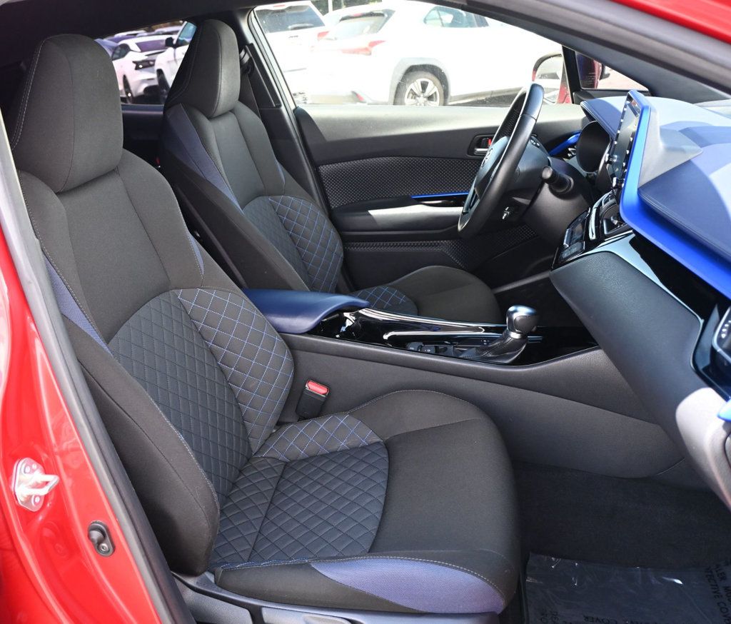 Toyota C-HR photo 16