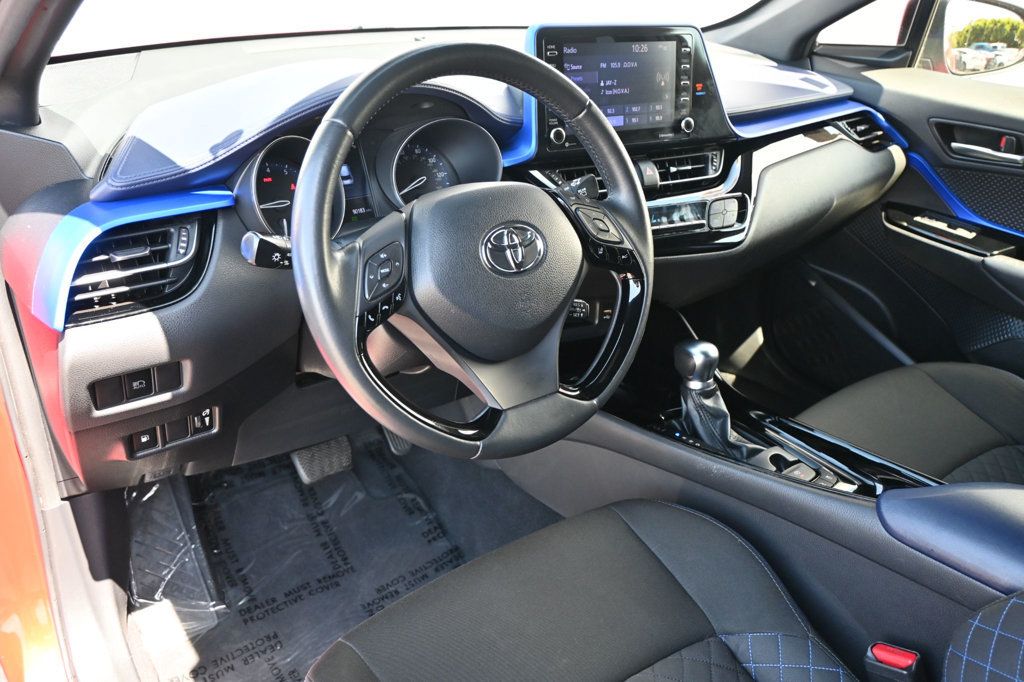 Toyota C-HR photo 8