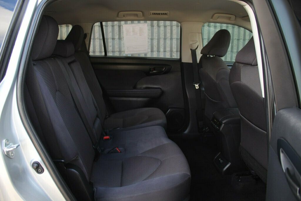2020 Toyota Highlander LE Hybrid photo 9
