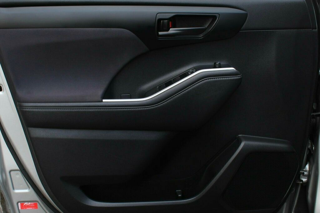 2020 Toyota Highlander LE Hybrid photo 19