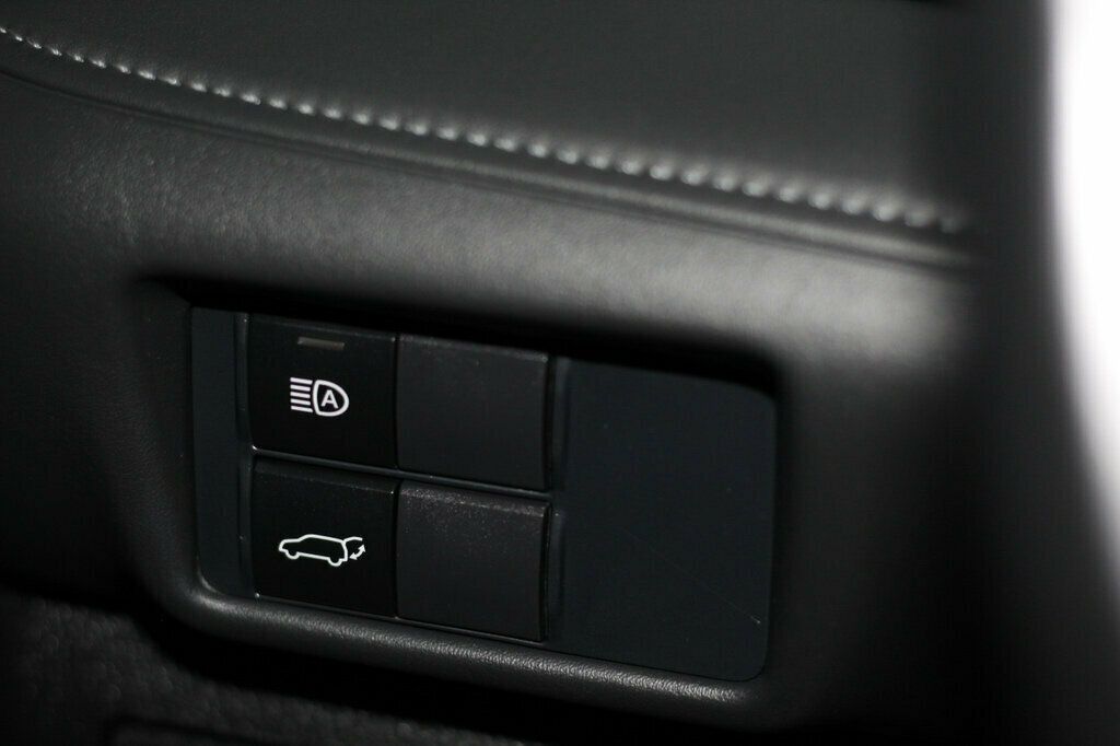 2020 Toyota Highlander LE Hybrid photo 21
