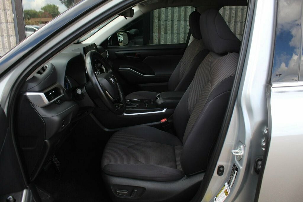 2020 Toyota Highlander LE Hybrid photo 22