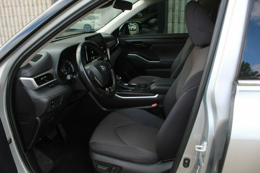 2020 Toyota Highlander LE Hybrid photo 23