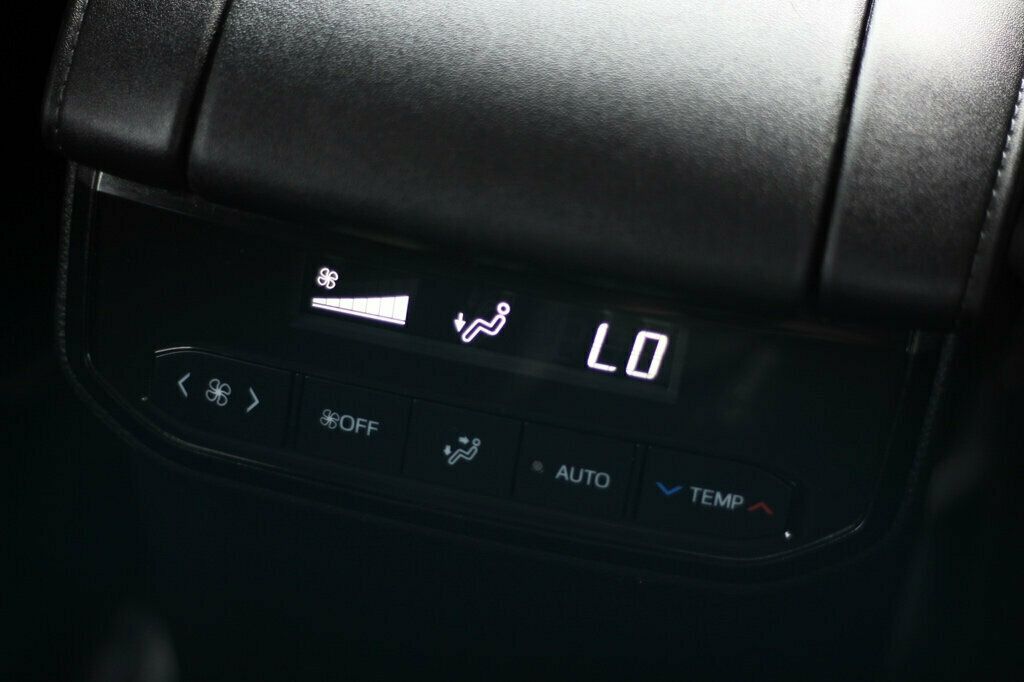 2020 Toyota Highlander LE Hybrid photo 25