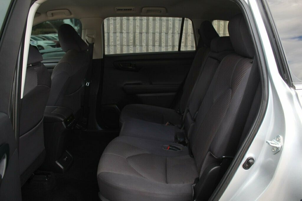 2020 Toyota Highlander LE Hybrid photo 26