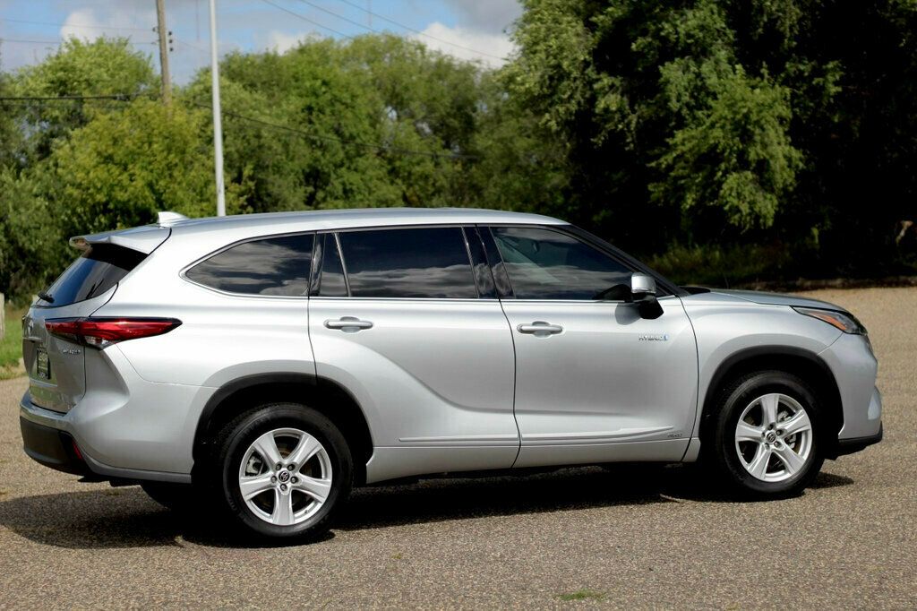2020 Toyota Highlander LE Hybrid photo 2