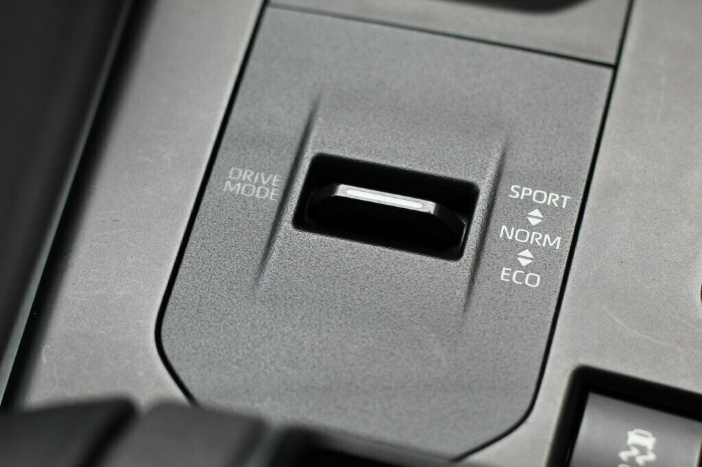 2020 Toyota Highlander LE Hybrid photo 32