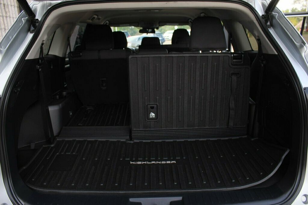 2020 Toyota Highlander LE Hybrid photo 35