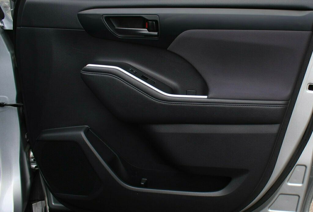 2020 Toyota Highlander LE Hybrid photo 5