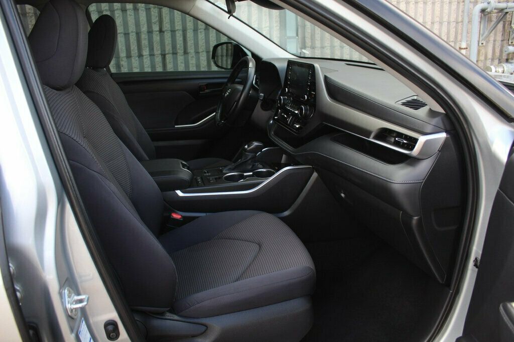 2020 Toyota Highlander LE Hybrid photo 7
