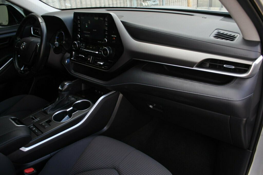 2020 Toyota Highlander LE Hybrid photo 8