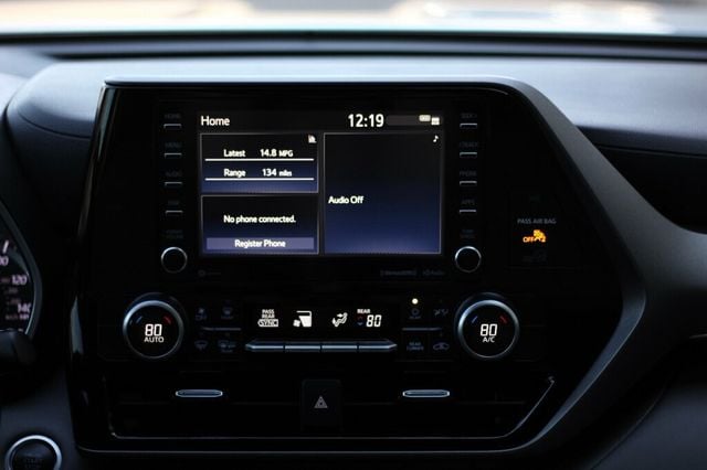 2020 Toyota Highlander AWD LE w/ NEW TIRES , NEW BRAKE SERVICE - 22944279 - 13