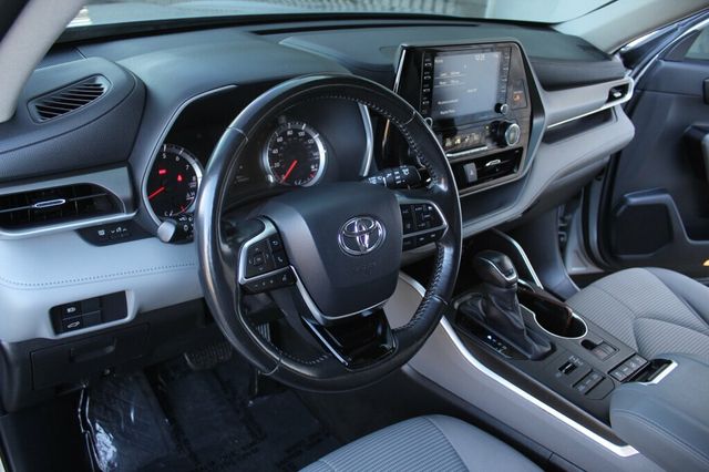 2020 Toyota Highlander AWD LE w/ NEW TIRES , NEW BRAKE SERVICE - 22944279 - 24