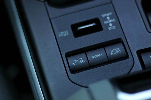 2020 Toyota Highlander AWD LE w/ NEW TIRES , NEW BRAKE SERVICE - 22944279 - 31