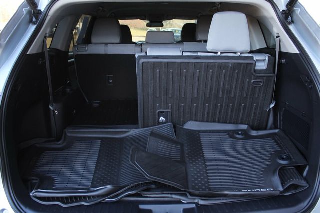 2020 Toyota Highlander AWD LE w/ NEW TIRES , NEW BRAKE SERVICE - 22944279 - 34