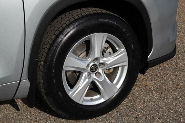 2020 Toyota Highlander AWD LE w/ NEW TIRES , NEW BRAKE SERVICE - 22944279 - 37