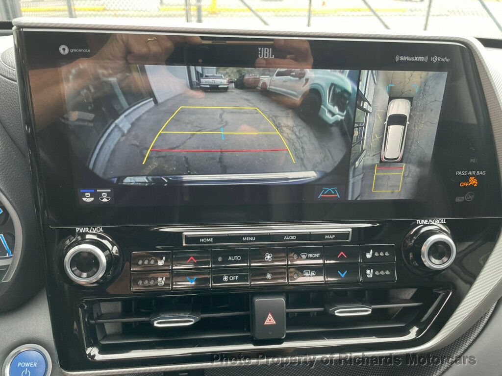 2020 Toyota Highlander Hybrid Platinum photo 14