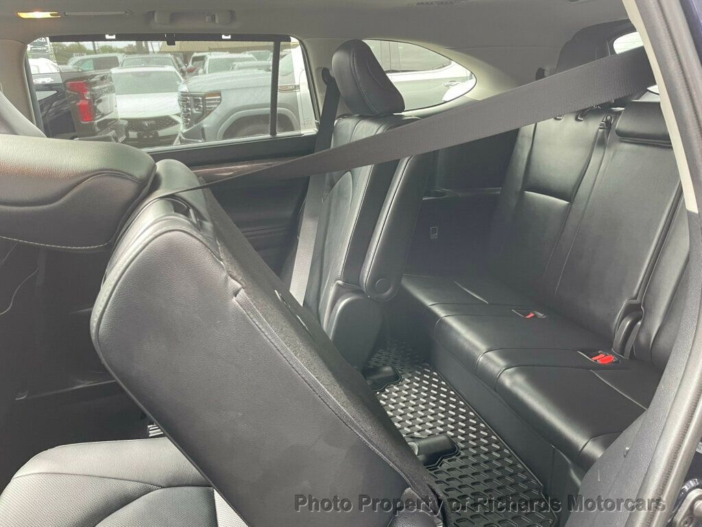 2020 Toyota Highlander Hybrid Platinum photo 17