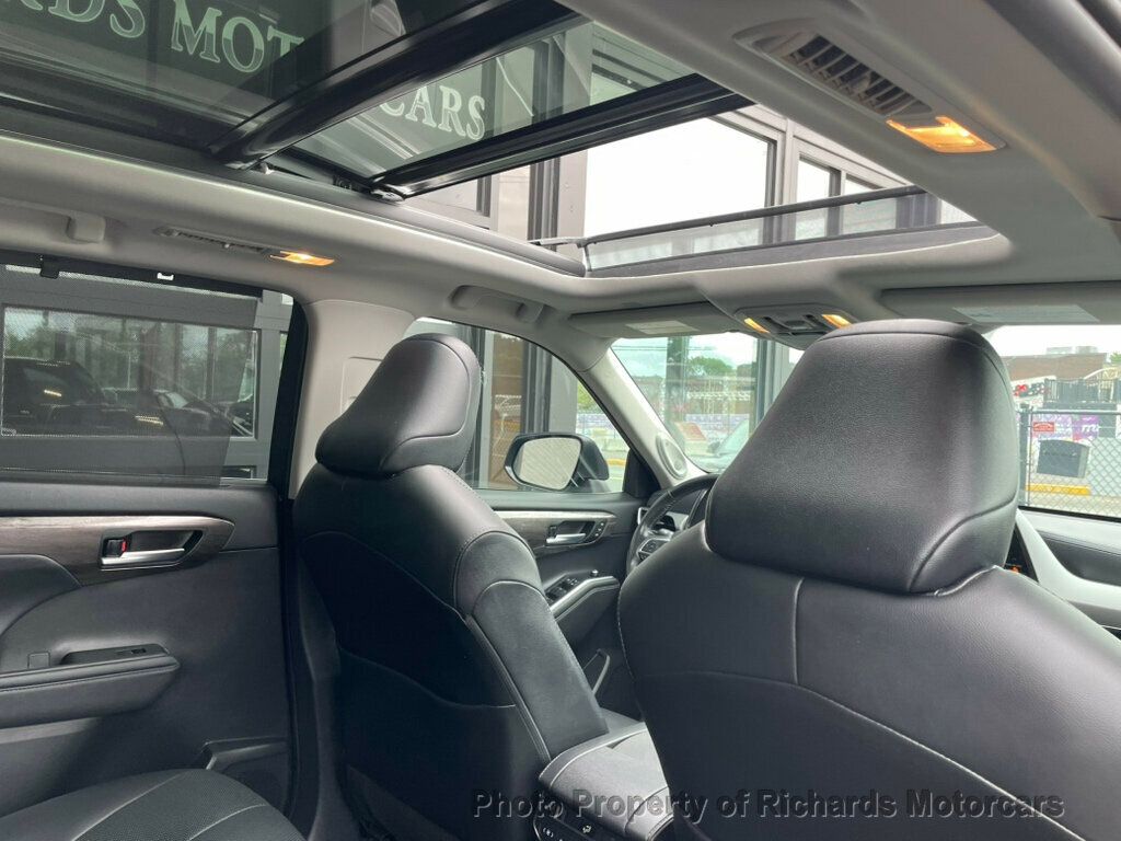 2020 Toyota Highlander Hybrid Platinum photo 19