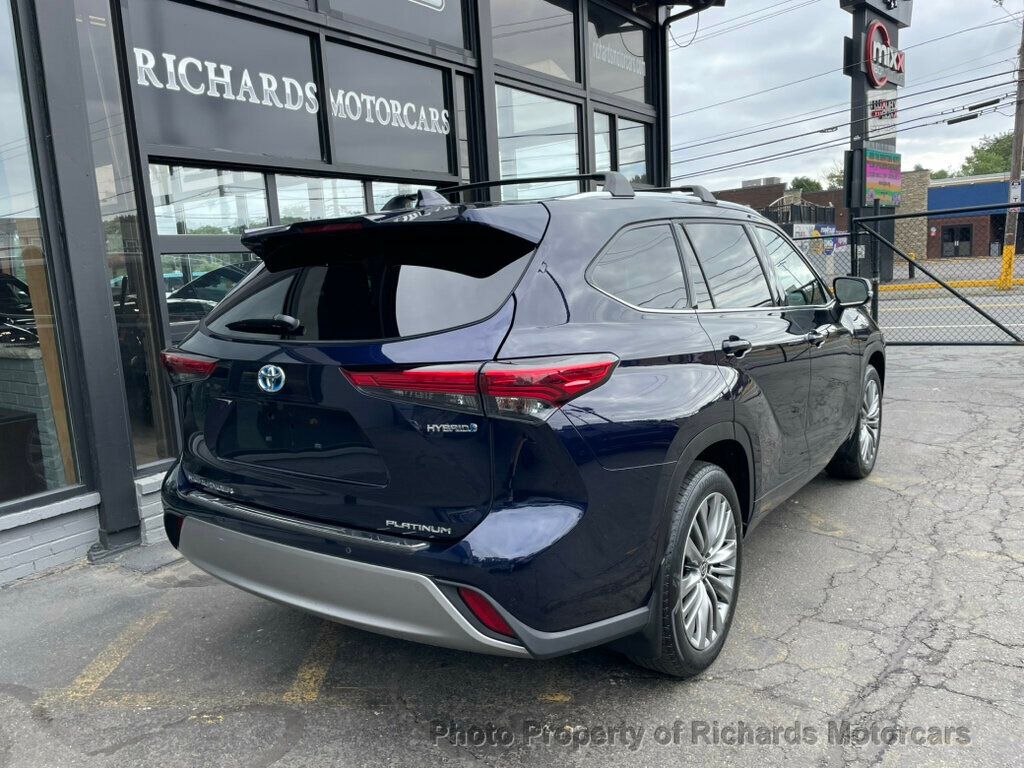2020 Toyota Highlander Hybrid Platinum photo 2