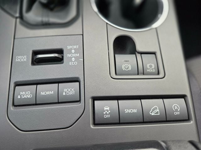 2020 Toyota Highlander L AWD - 22944371 - 25