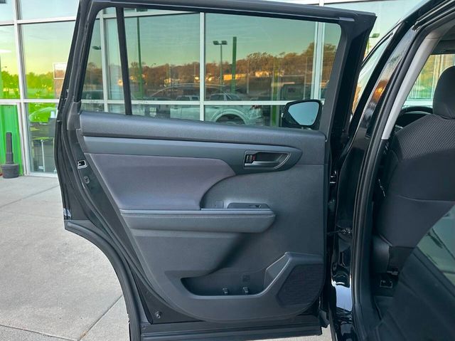 2020 Toyota Highlander LE AWD - 22947826 - 21