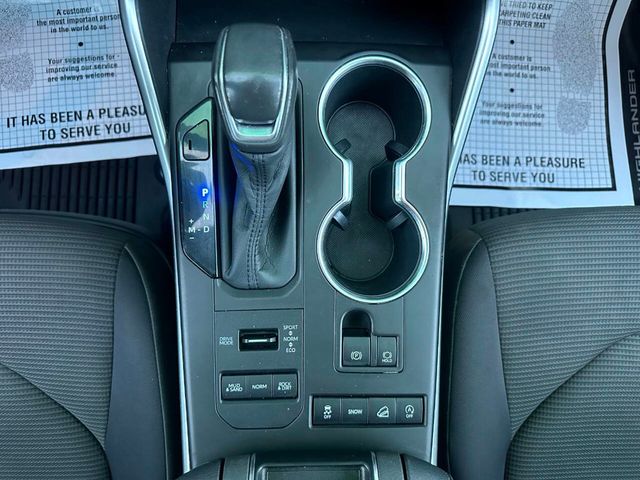 2020 Toyota Highlander LE AWD - 22947826 - 28