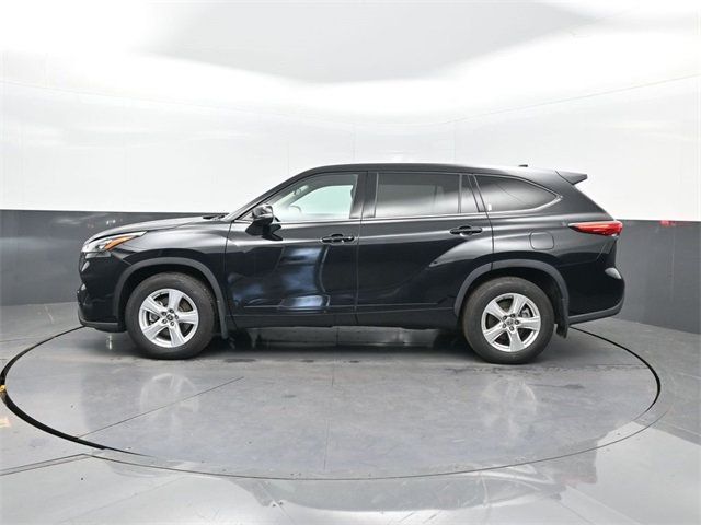 2020 Toyota Highlander LE photo 2