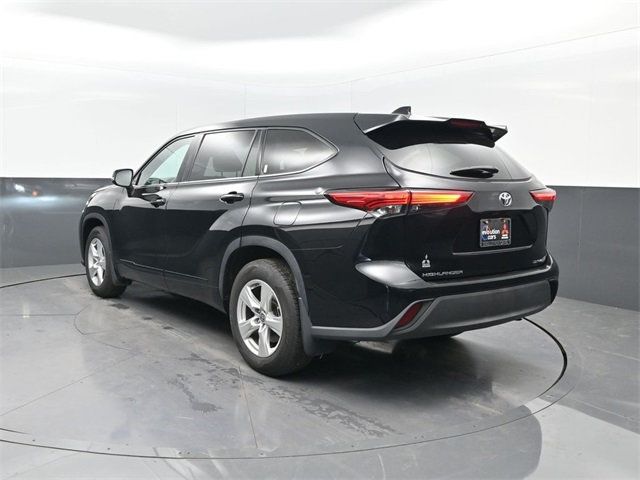 2020 Toyota Highlander LE photo 3