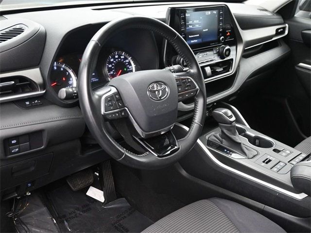 2020 Toyota Highlander LE photo 4