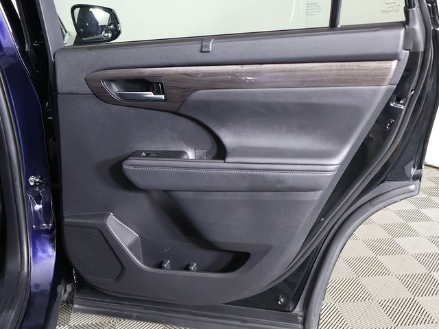 2020 Toyota Highlander Limited FWD - 22889161 - 28