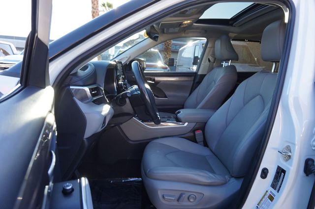 2020 Toyota Highlander LIMITED, PREMIUM WHEELS, LEATHER SEATS, MOON ROOF, THIRD ROW - 23068136 - 17