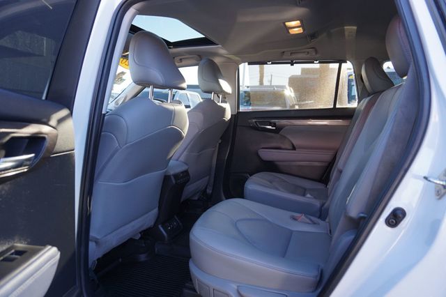 2020 Toyota Highlander LIMITED, PREMIUM WHEELS, LEATHER SEATS, MOON ROOF, THIRD ROW - 23068136 - 18