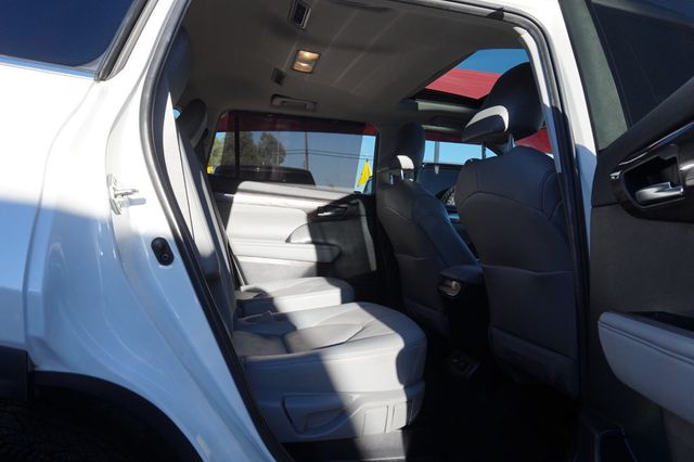2020 Toyota Highlander LIMITED, PREMIUM WHEELS, LEATHER SEATS, MOON ROOF, THIRD ROW - 23068136 - 19