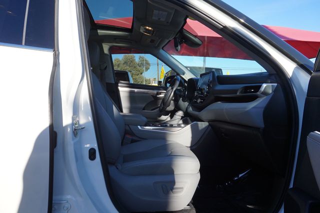 2020 Toyota Highlander LIMITED, PREMIUM WHEELS, LEATHER SEATS, MOON ROOF, THIRD ROW - 23068136 - 20
