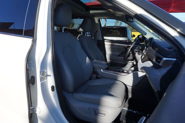 2020 Toyota Highlander LIMITED, PREMIUM WHEELS, LEATHER SEATS, MOON ROOF, THIRD ROW - 23068136 - 21