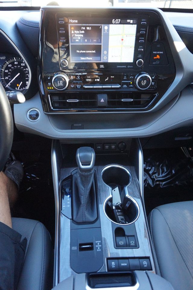 2020 Toyota Highlander LIMITED, PREMIUM WHEELS, LEATHER SEATS, MOON ROOF, THIRD ROW - 23068136 - 29