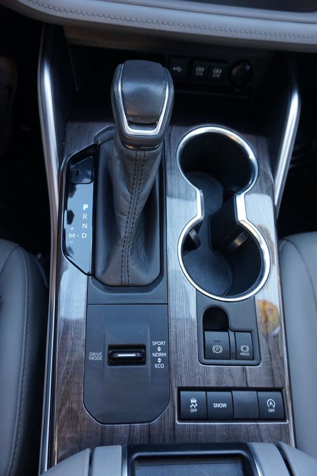 2020 Toyota Highlander LIMITED, PREMIUM WHEELS, LEATHER SEATS, MOON ROOF, THIRD ROW - 23068136 - 40