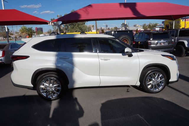 2020 Toyota Highlander LIMITED, PREMIUM WHEELS, LEATHER SEATS, MOON ROOF, THIRD ROW - 23068136 - 4