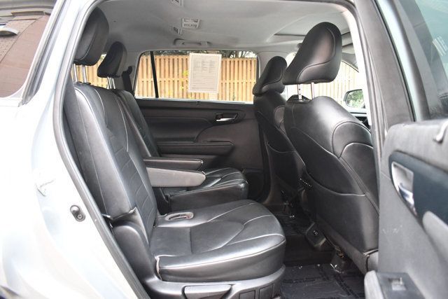 2020 Toyota Highlander XLE AWD - 22953861 - 30