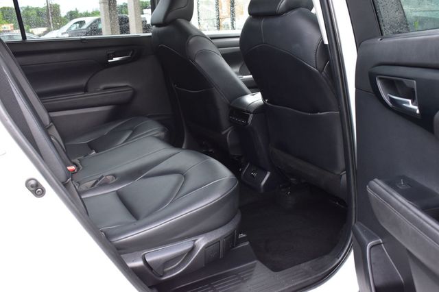 2020 Toyota Highlander XLE AWD - 23040301 - 19