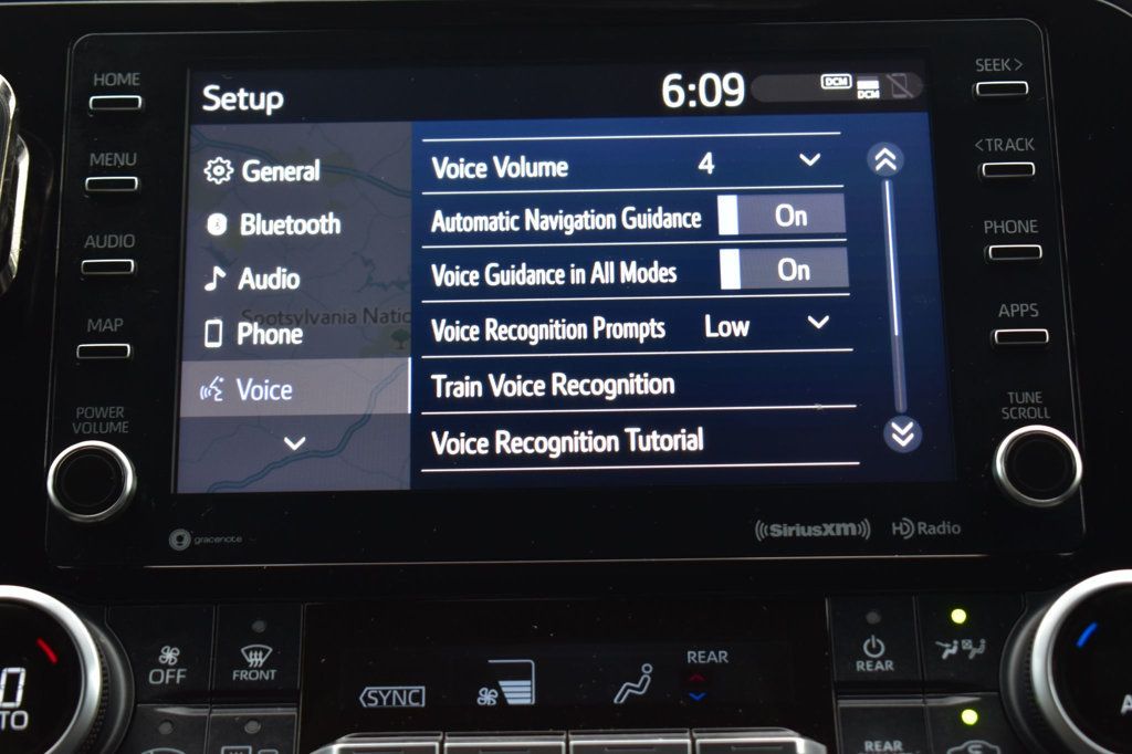 2020 Toyota Highlander XLE AWD - 23040301 - 52