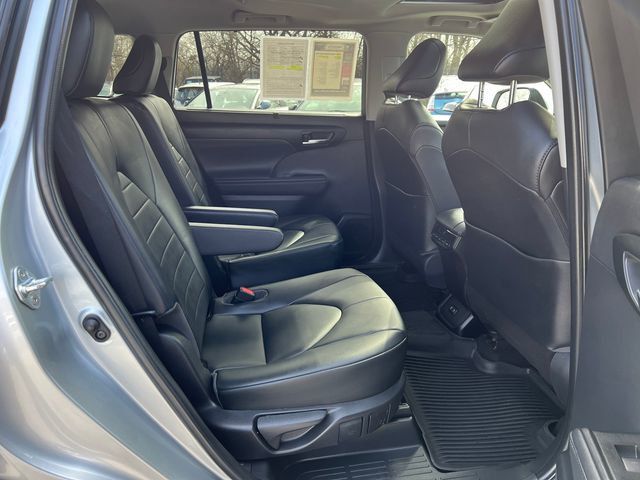 2020 Toyota Highlander XLE AWD - 23001435 - 21