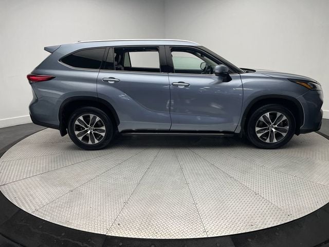 2020 Toyota Highlander XLE AWD - 22937510 - 3