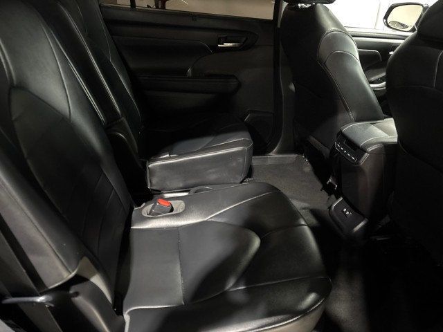 2020 Toyota Highlander XLE FWD - 22768148 - 18