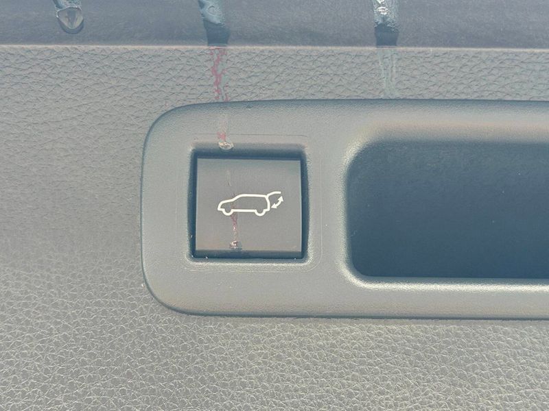 2020 Toyota Highlander XLE FWD - 23031424 - 10