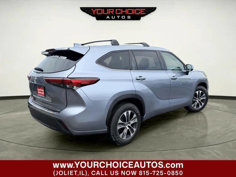 2020 Toyota Highlander XLE FWD - 23031424 - 11
