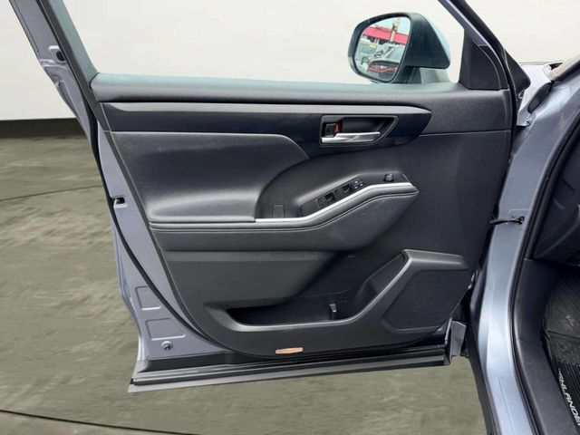 2020 Toyota Highlander XLE FWD - 23031424 - 19