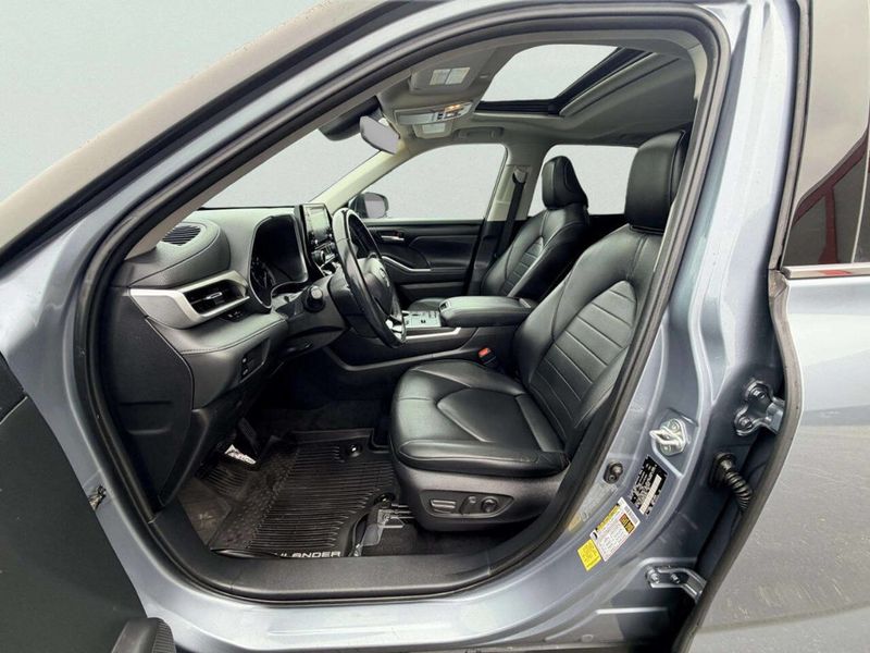 2020 Toyota Highlander XLE FWD - 23031424 - 21