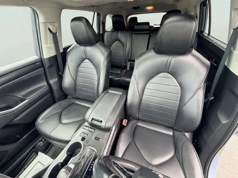 2020 Toyota Highlander XLE FWD - 23031424 - 22